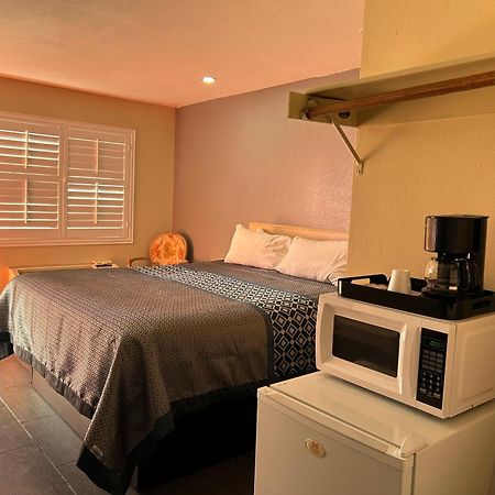 California Inn Hotel And Suites Adelanto Us 395 Dış mekan fotoğraf