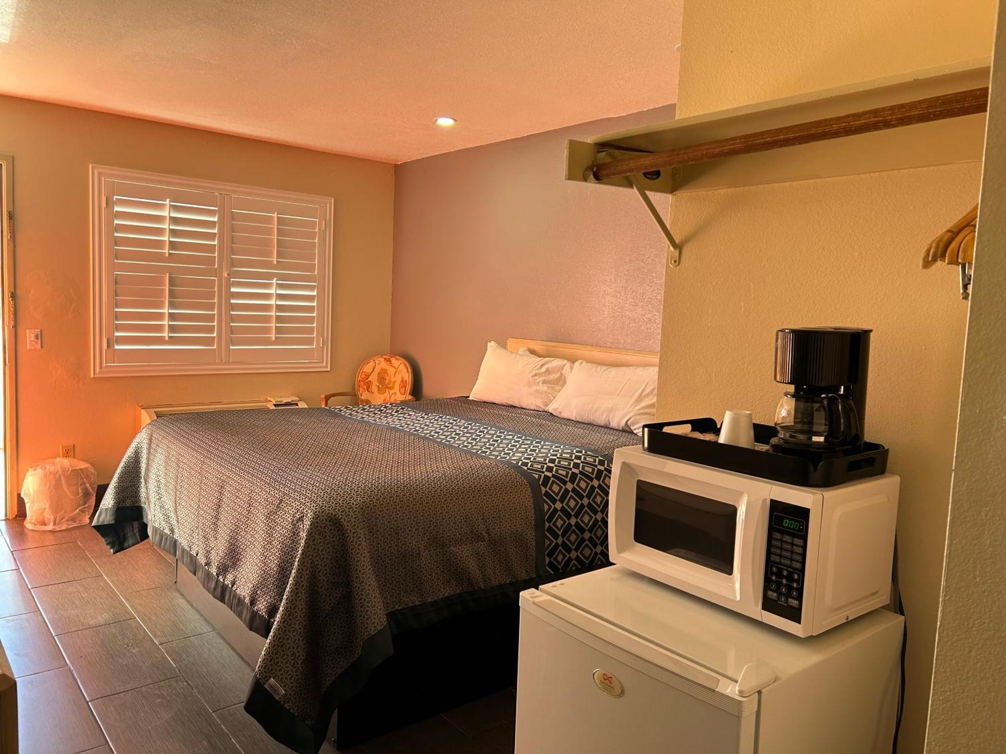 California Inn Hotel And Suites Adelanto Us 395 Dış mekan fotoğraf