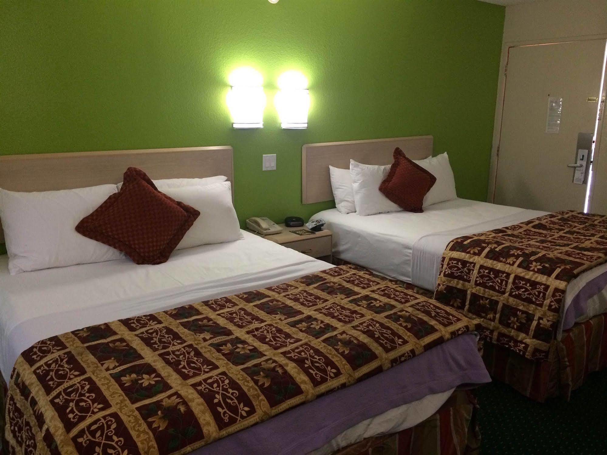 California Inn Hotel And Suites Adelanto Us 395 Dış mekan fotoğraf