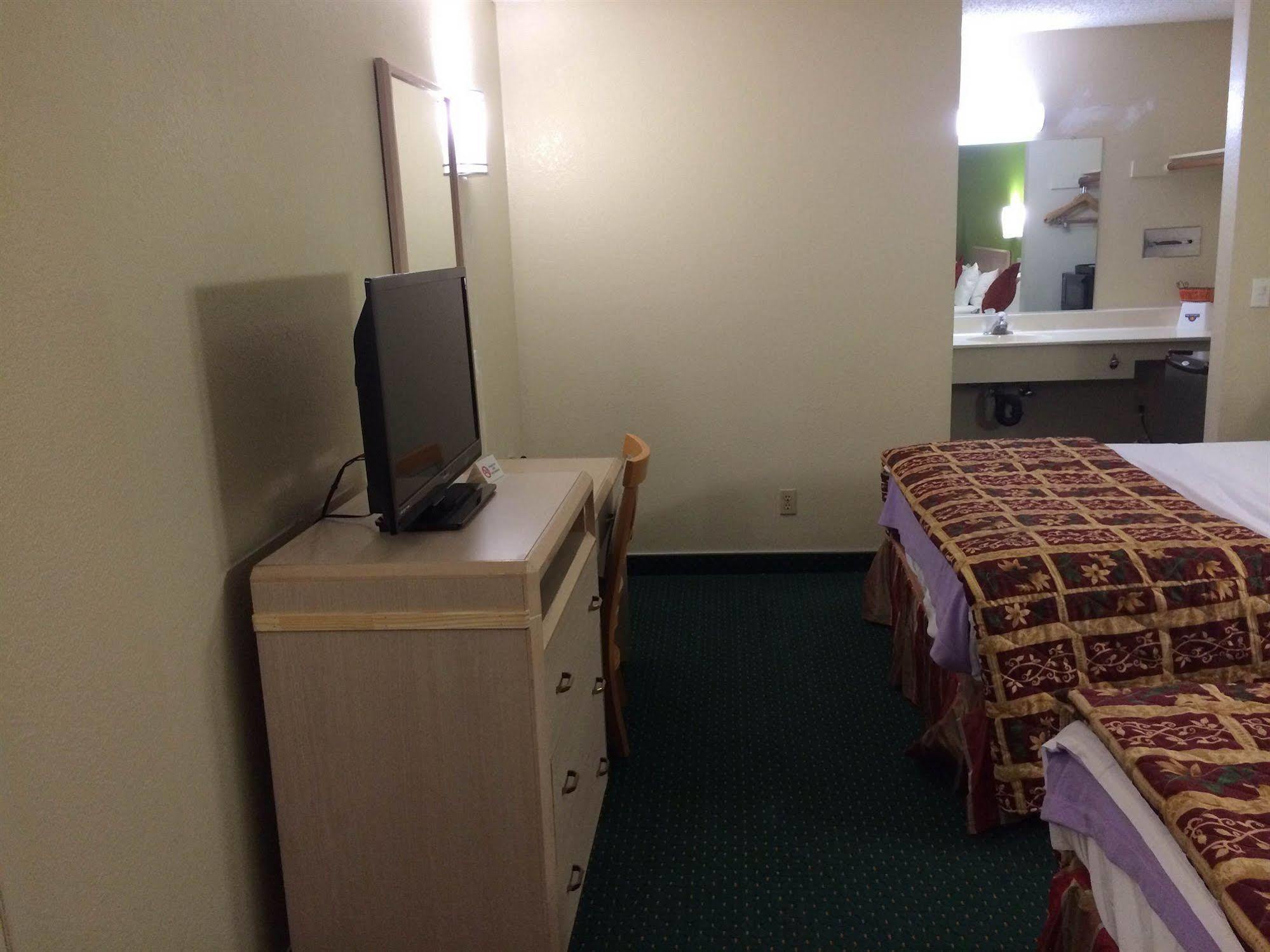 California Inn Hotel And Suites Adelanto Us 395 Dış mekan fotoğraf