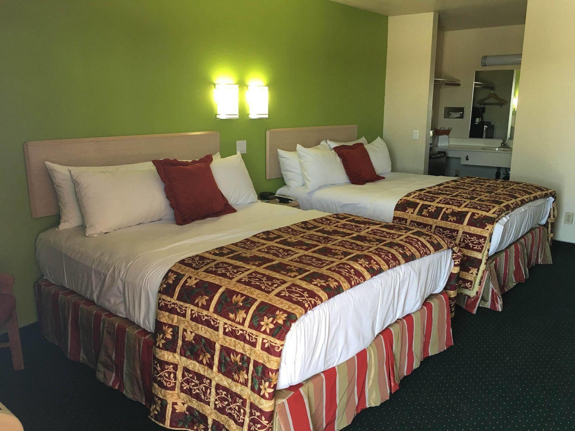 California Inn Hotel And Suites Adelanto Us 395 Dış mekan fotoğraf